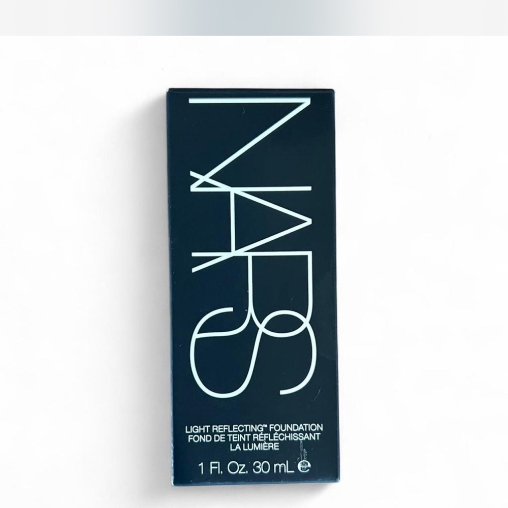 NARS Light Reflecting Foundation - medium 1.2 Packaging